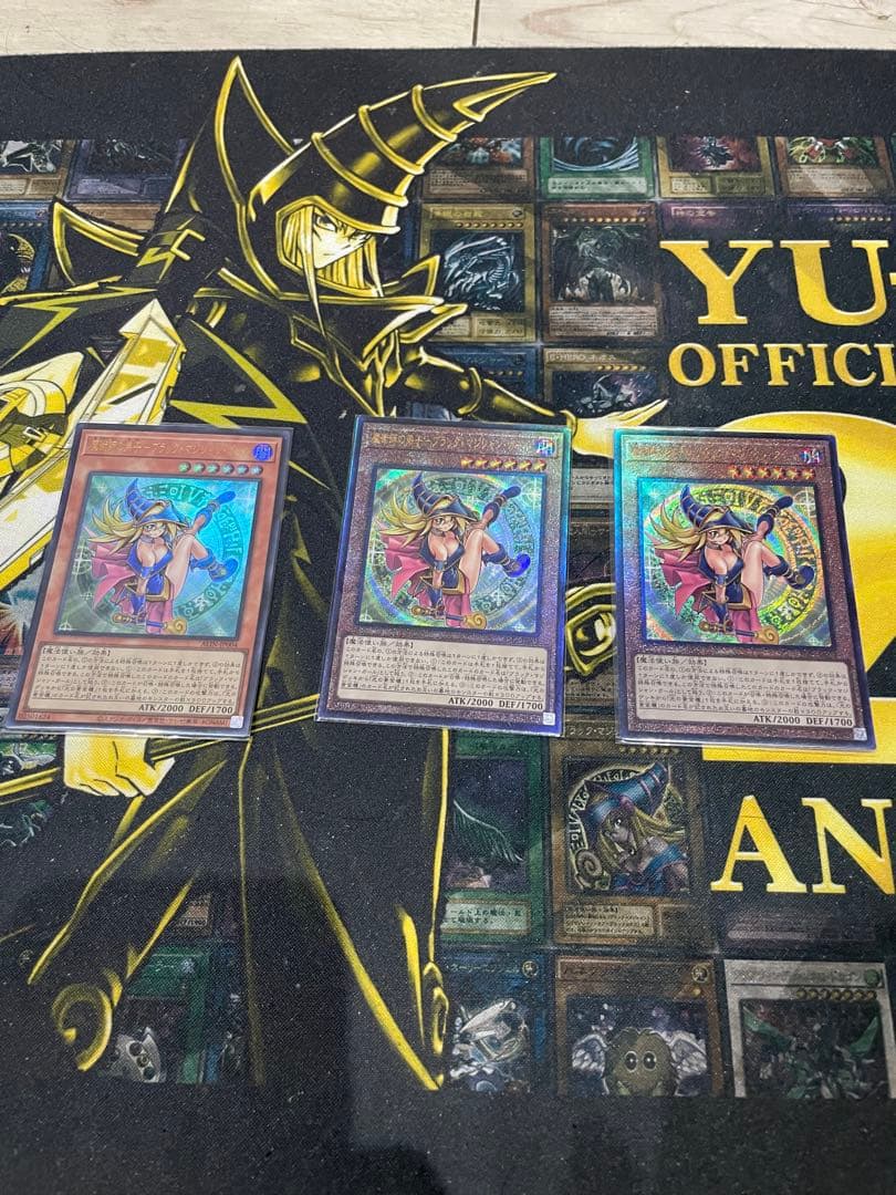 魔術師の弟子ーブラック・マジシャン・ガール　レリーフ×2、ウルトラ×1