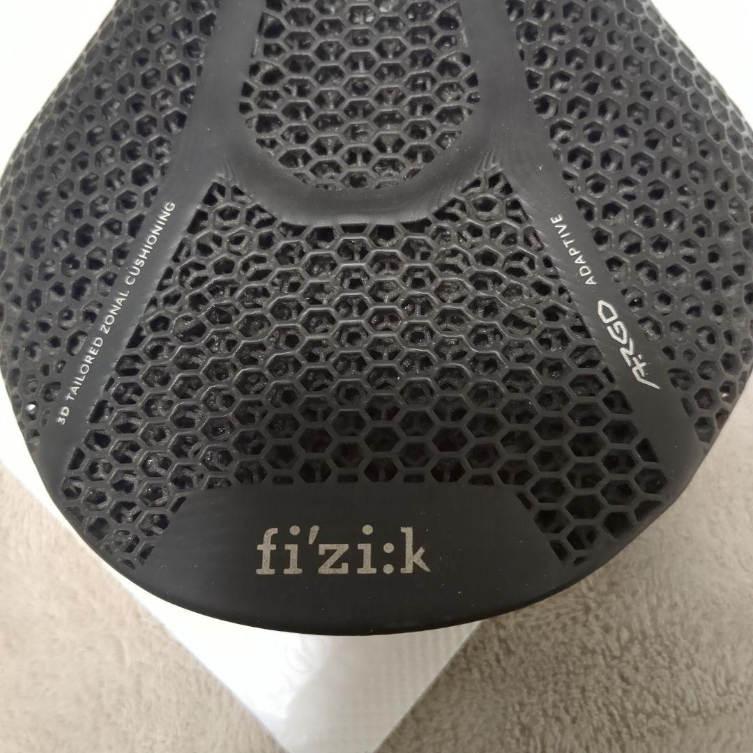 fi'zi:k Argo Adaptive 150mm サドル