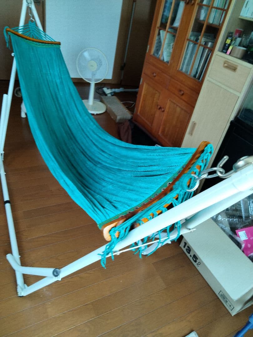 ターコイズ色のフリンジ付きハンモック　自立式
