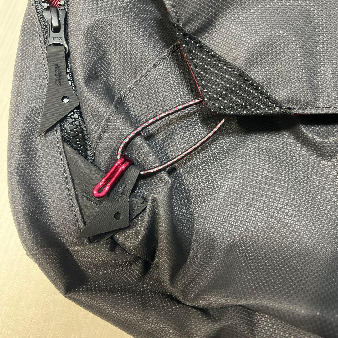 クレッタルムーセン ブラック メッセンジャーバッグ Klättermusen