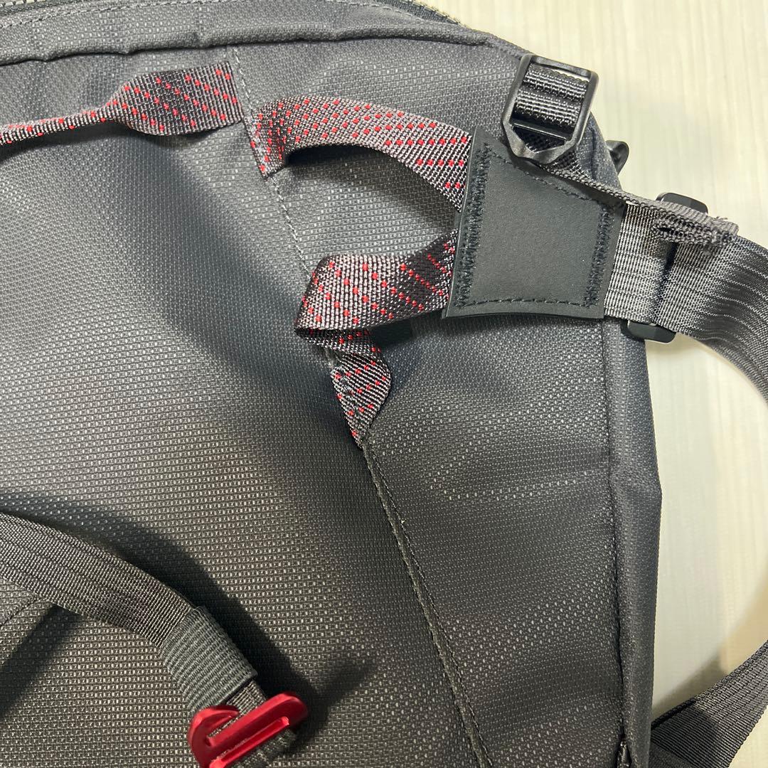 クレッタルムーセン ブラック メッセンジャーバッグ Klättermusen