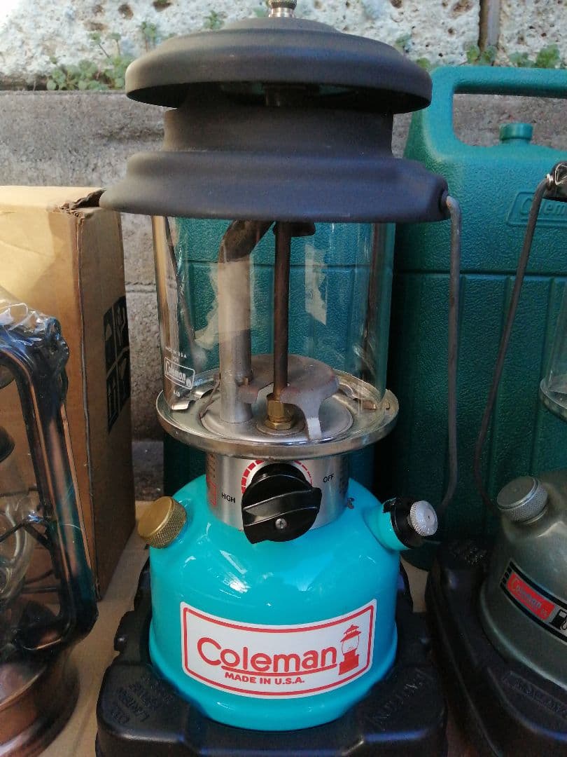 Colemanのランタン3台セット+おまけ3点です