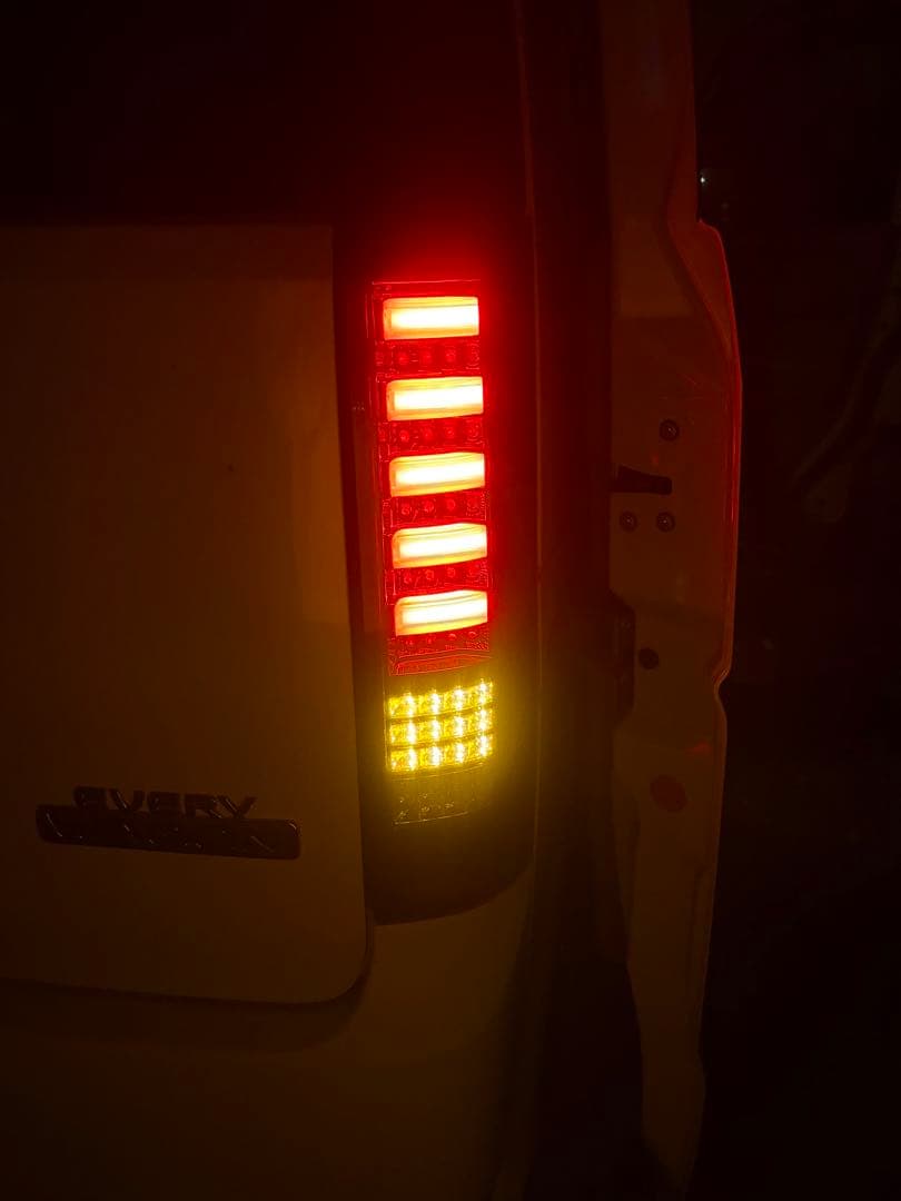 エブリーワゴン　REIZ LED スモークテール