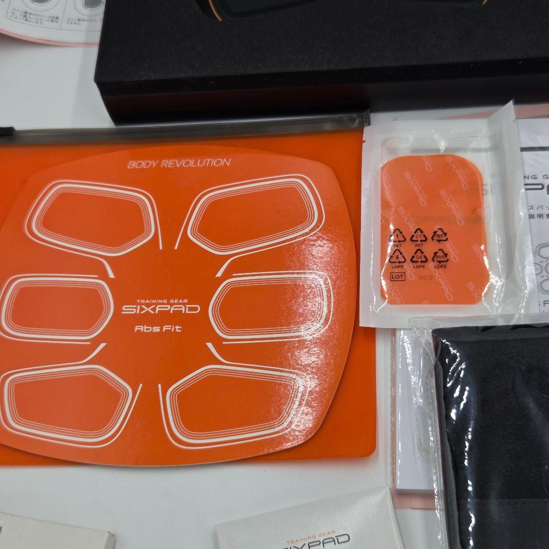 SIXPAD AbsFit トレーニングデバイス BodyFit 電池式 パッド