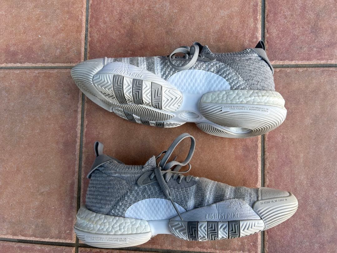 最終価格　人気 adidas トレイヤング2 27.0cm