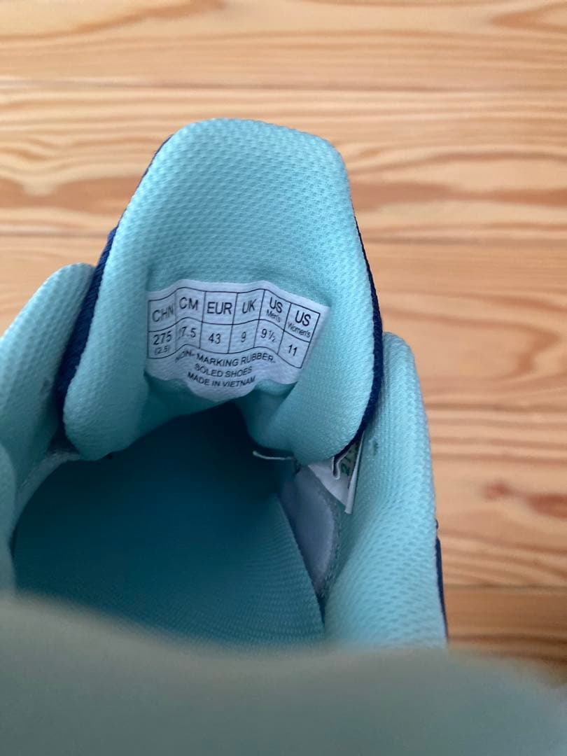 美品　YONEX テニスシューズ ネイビー27.5