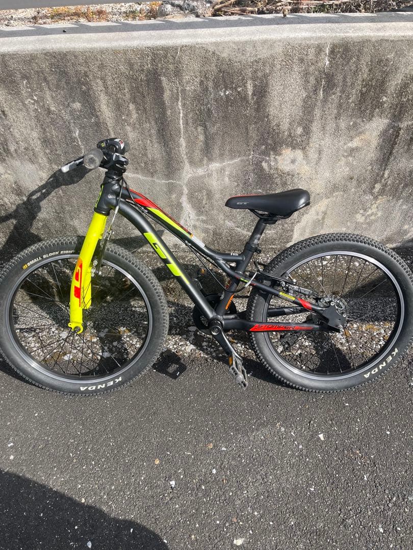 GT Stomper マウンテンバイク 黒/黄　キッズ 20インチ