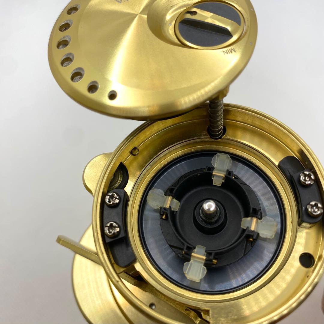 SHIMANO シマノ 21カルカッタコンクエスト100 右ハンドル
