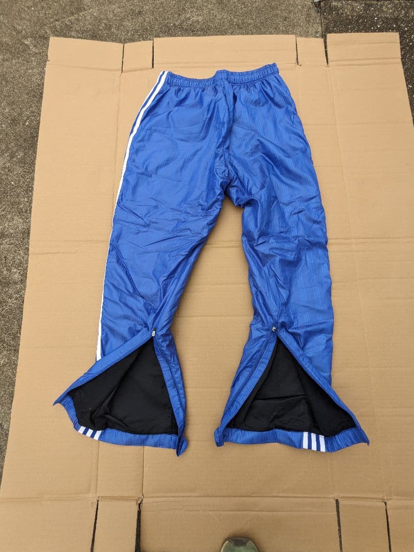adidas　厚手ウィンドブレーカー　Lサイズ　未使用に近い