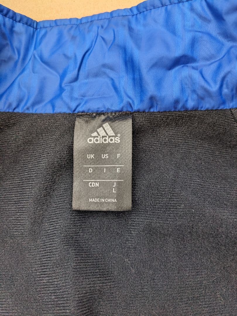 adidas　厚手ウィンドブレーカー　Lサイズ　未使用に近い