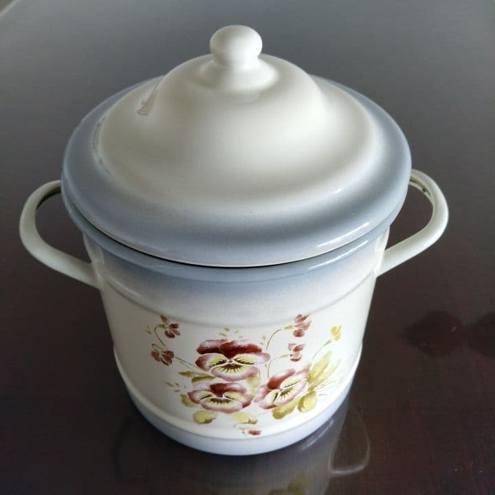 イマン パンジー 琺瑯缶 S サイズ 新品未使用品 希少 美品です。