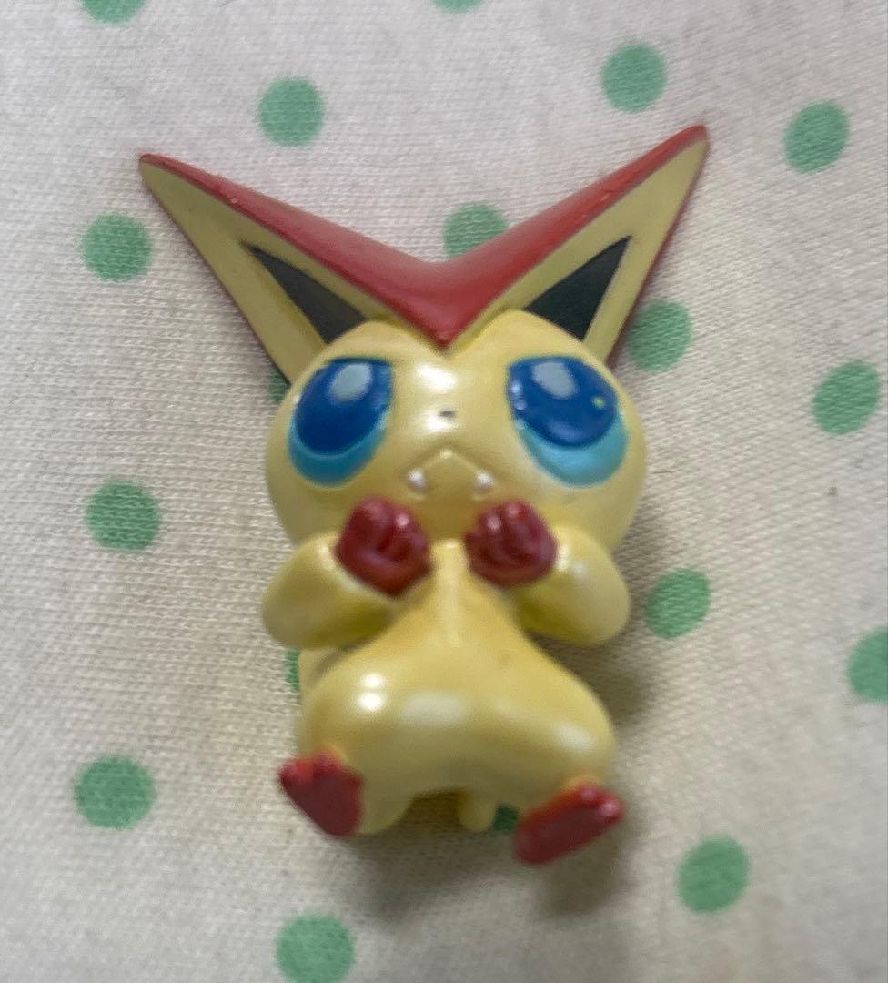 モンコレ　ビクティニ　レア