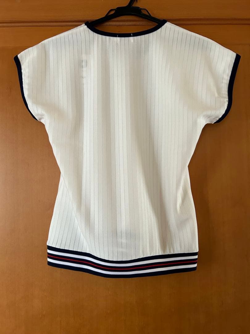 フィラ　テニスウェア　アイボリー色トップス　Mサイズ　新品