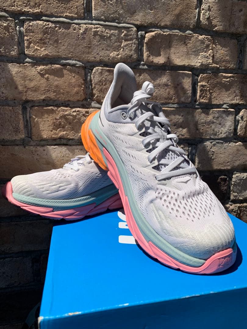 あや！正規品25cm！HOKA ランニングシューズ
