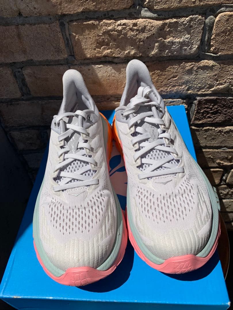 あや！正規品25cm！HOKA ランニングシューズ