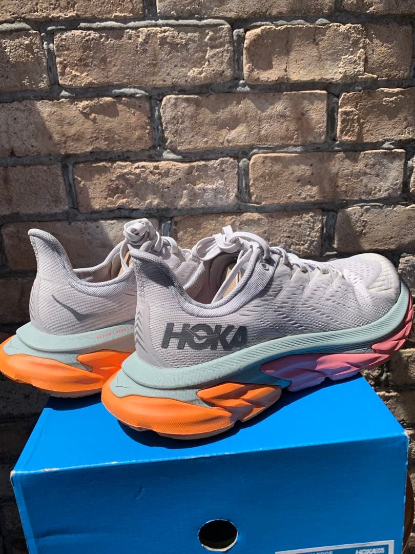 あや！正規品25cm！HOKA ランニングシューズ