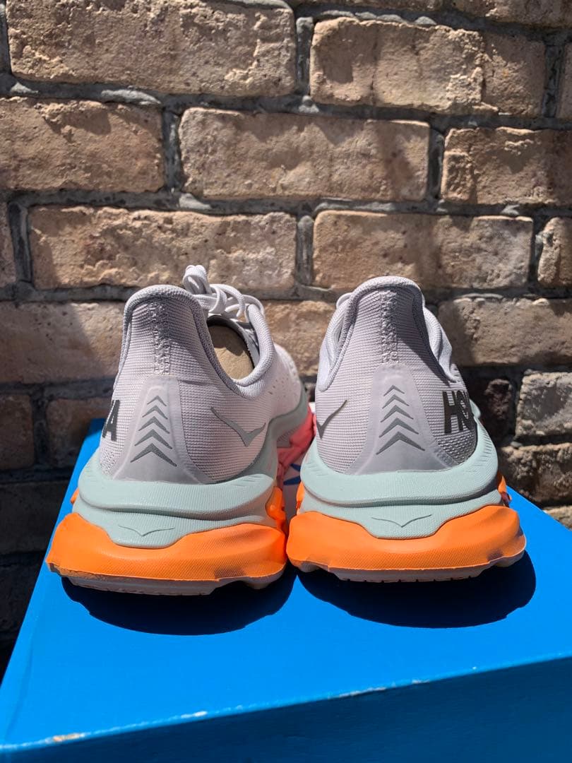 あや！正規品25cm！HOKA ランニングシューズ