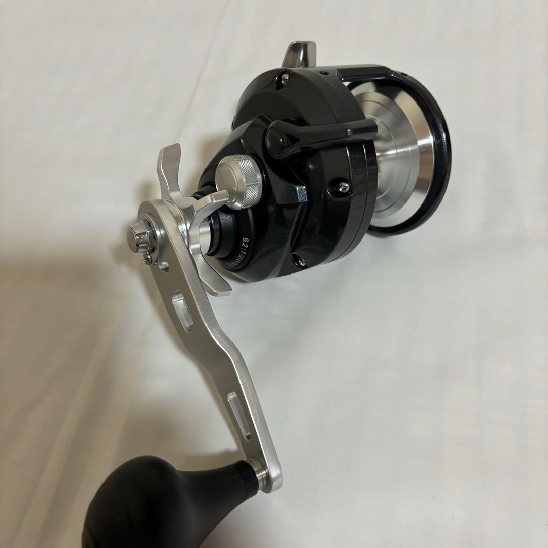 シマノ 20 トリウム 2000HG 右ハンドル ジギングリール 美品