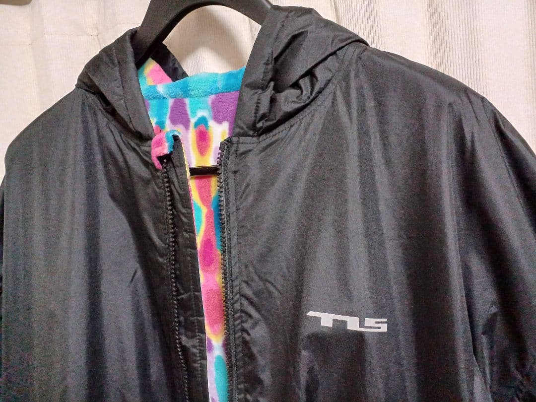 TOOLS　トゥールス　TLS　フード付き　サーフィン 　ジップアップ ポンチョ