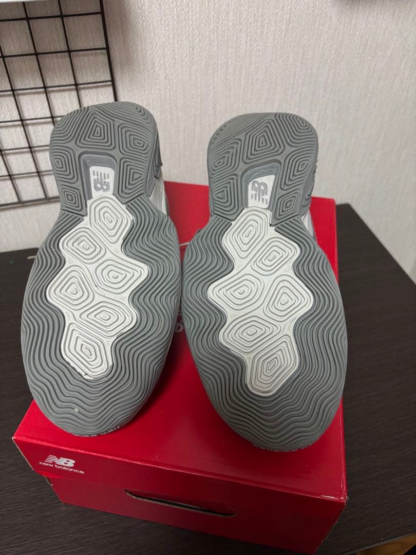 New Balance バスケットシューズグレー色