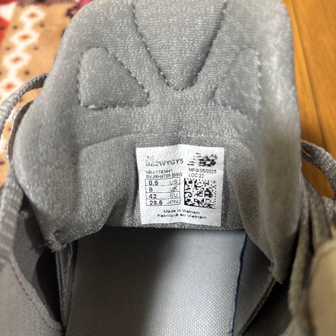 New Balance バスケットシューズグレー色