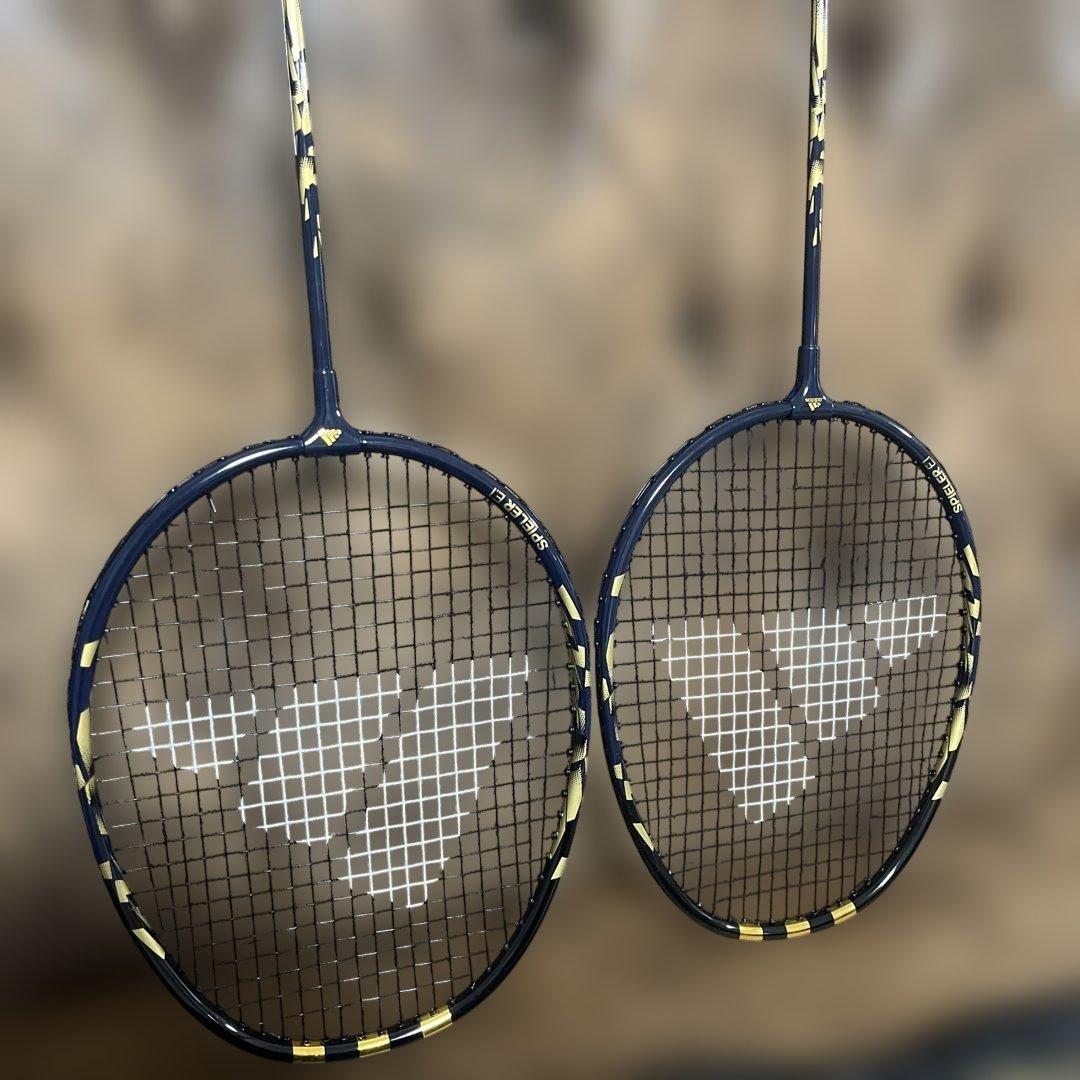 未使用品　アディダス SPIELER E.1 バドミントンラケット2本セット