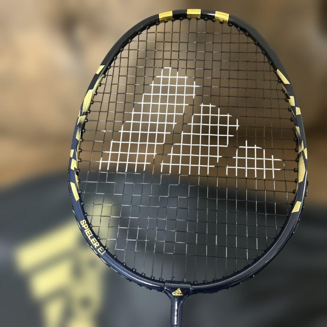 未使用品　アディダス SPIELER E.1 バドミントンラケット2本セット