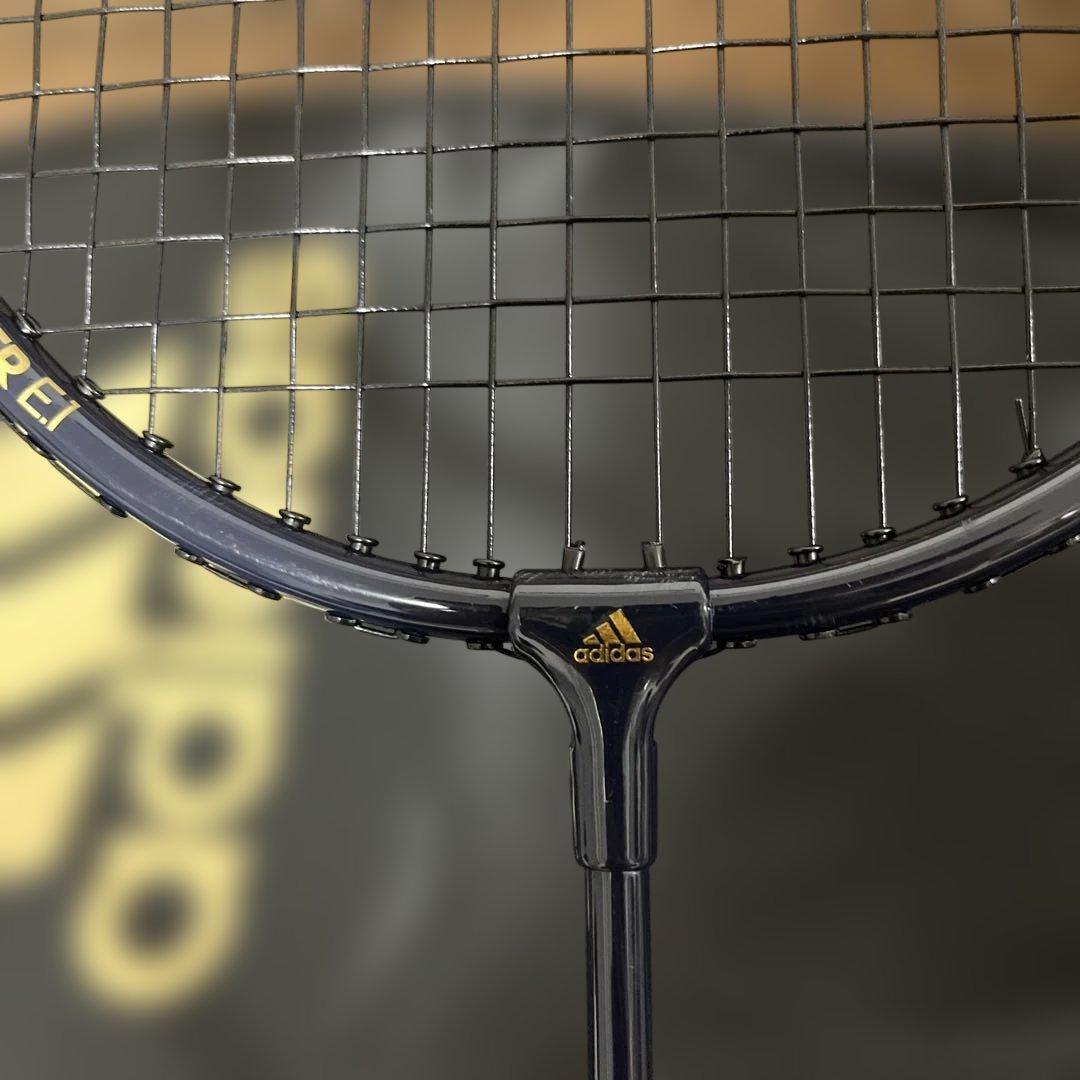 未使用品　アディダス SPIELER E.1 バドミントンラケット2本セット