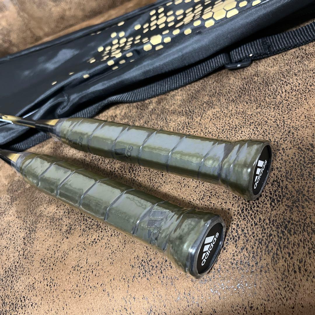未使用品　アディダス SPIELER E.1 バドミントンラケット2本セット