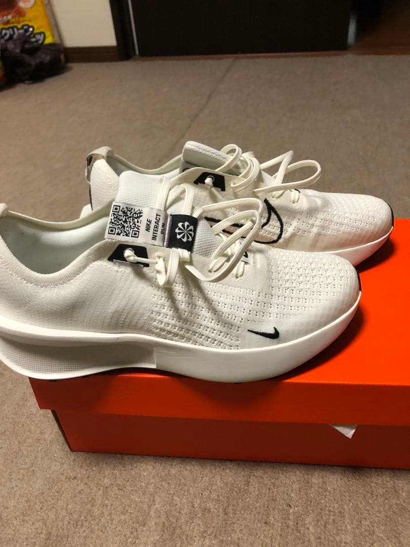 NIKE INTERACT RUN SE ナイキ　27.5 新品未使用　白