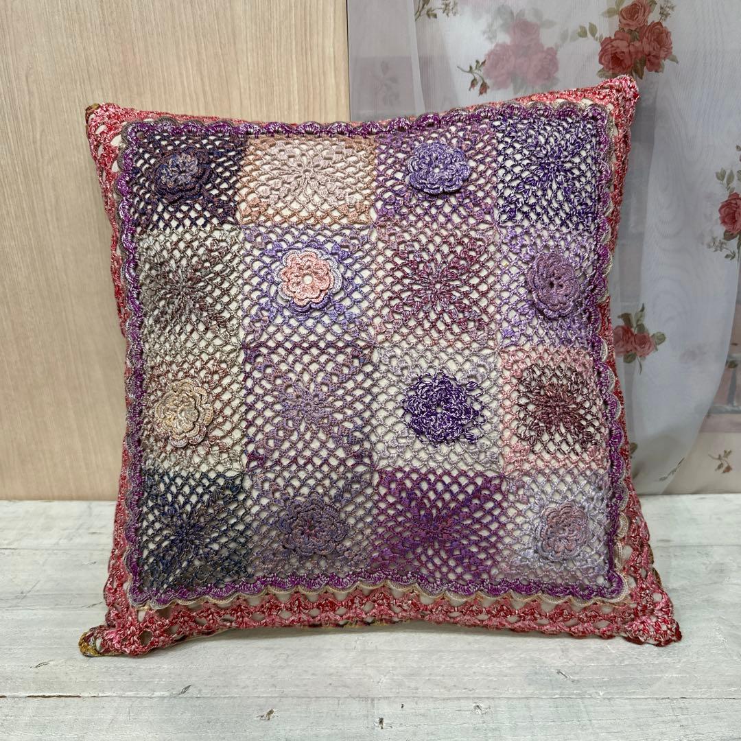 クッションカバー　オリムパス刺繍糸のクッションカバー手編みhandwork