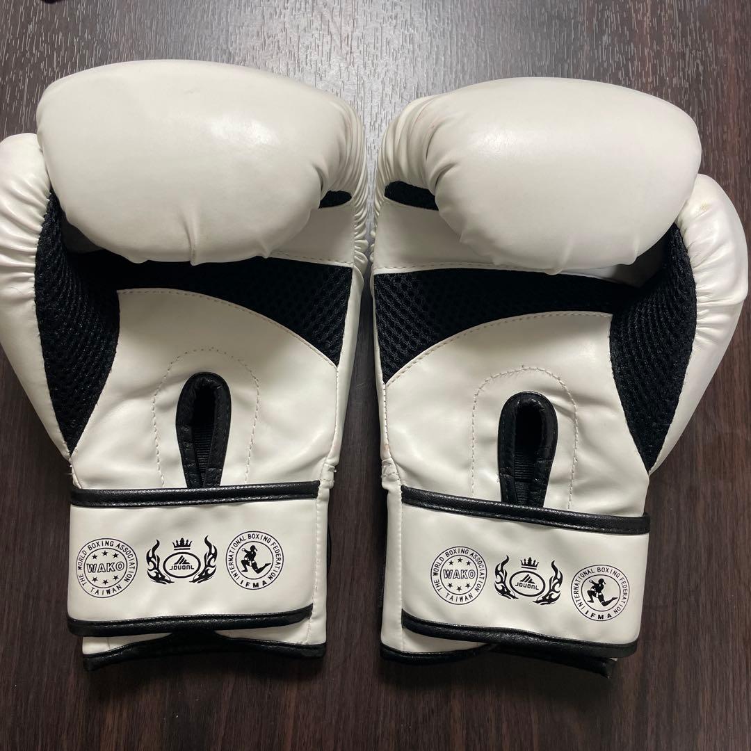 UFCファイター朝倉海選手の直筆サイン入りグローブ