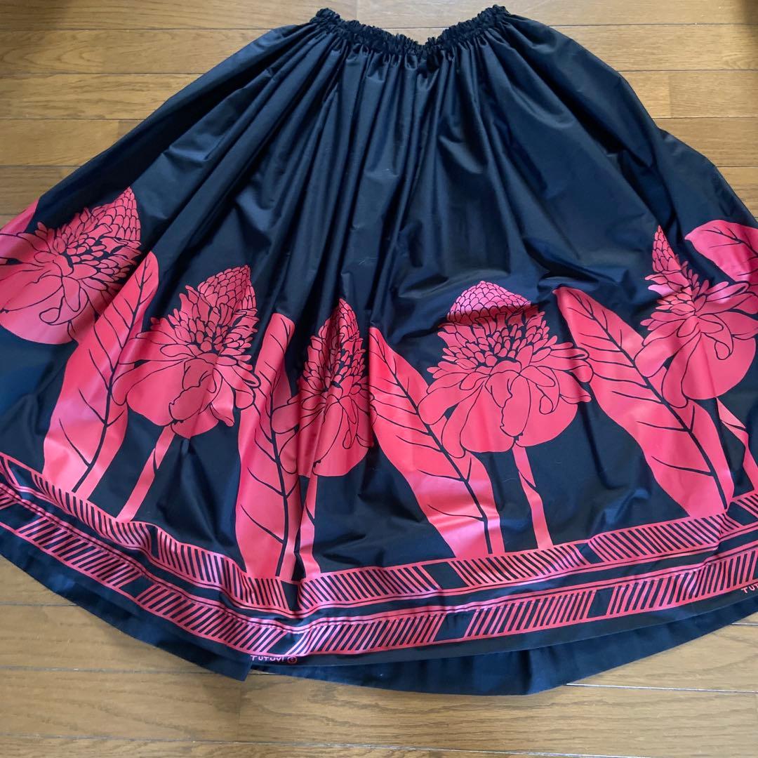 フラダンス用黒赤花柄スカート
