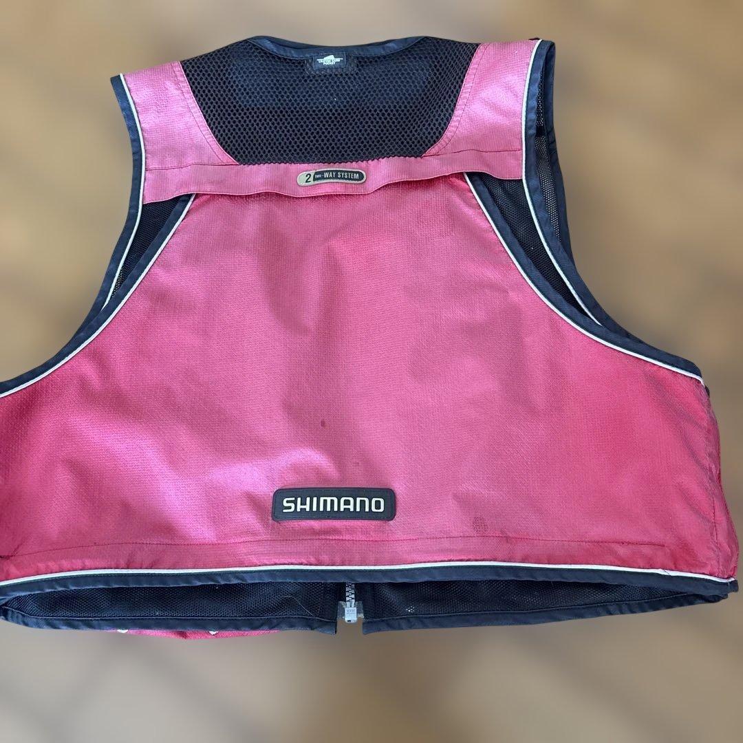 NEXUS フィッシングベスト 赤 SHIMANO とRIUERSON