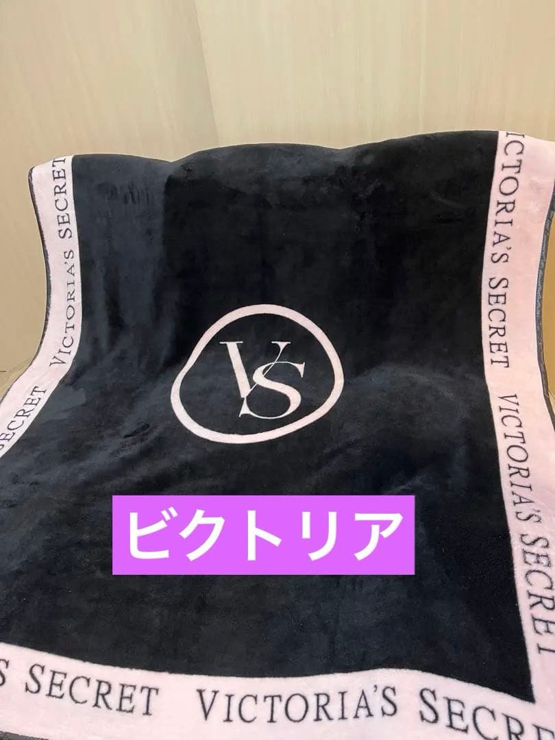ヴィクトリアシークレット　　　美品 シグネチャー柄　　　　　　　大判ブランケット