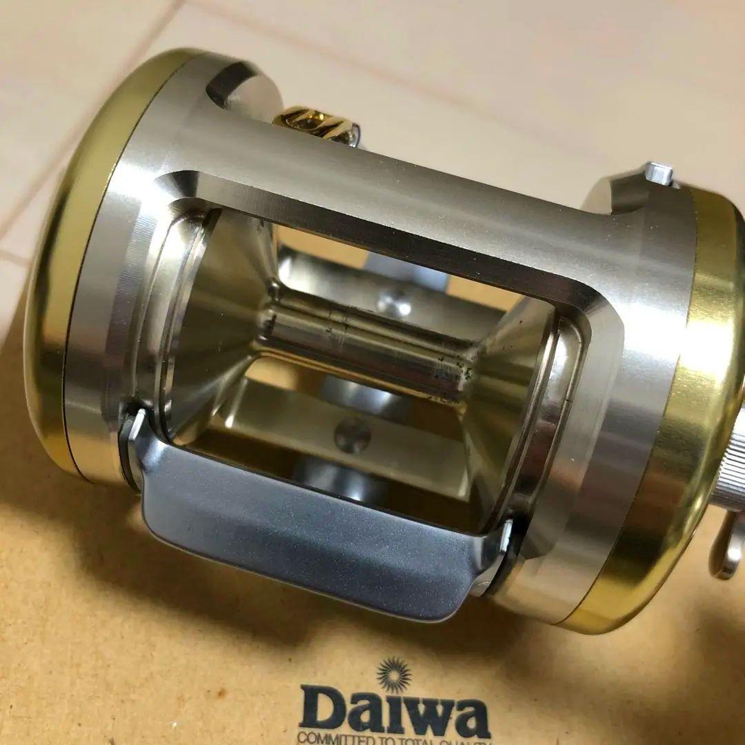 美品希少品　Daiwa CV-Z300 ミリオネア 両軸リール
