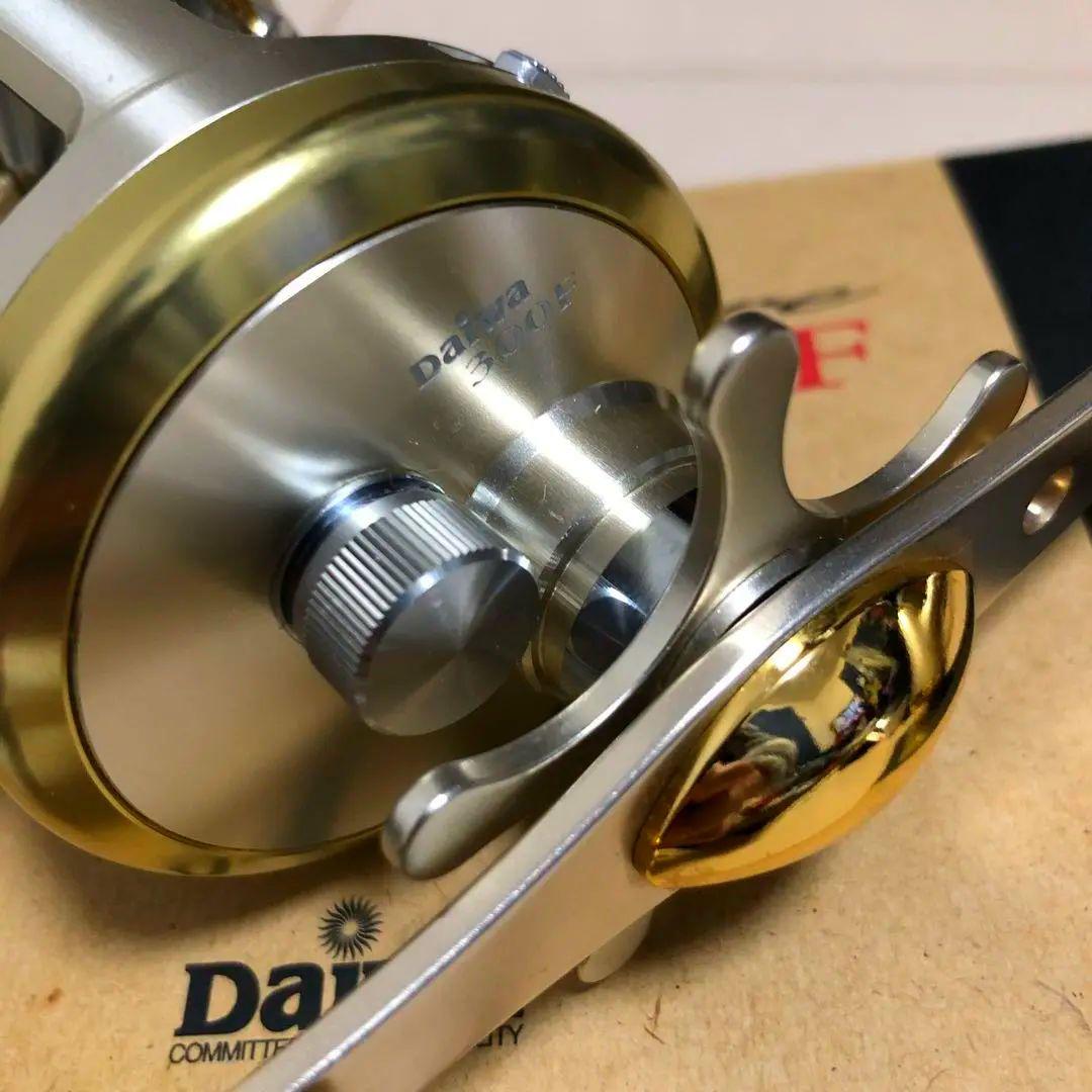 美品希少品　Daiwa CV-Z300 ミリオネア 両軸リール