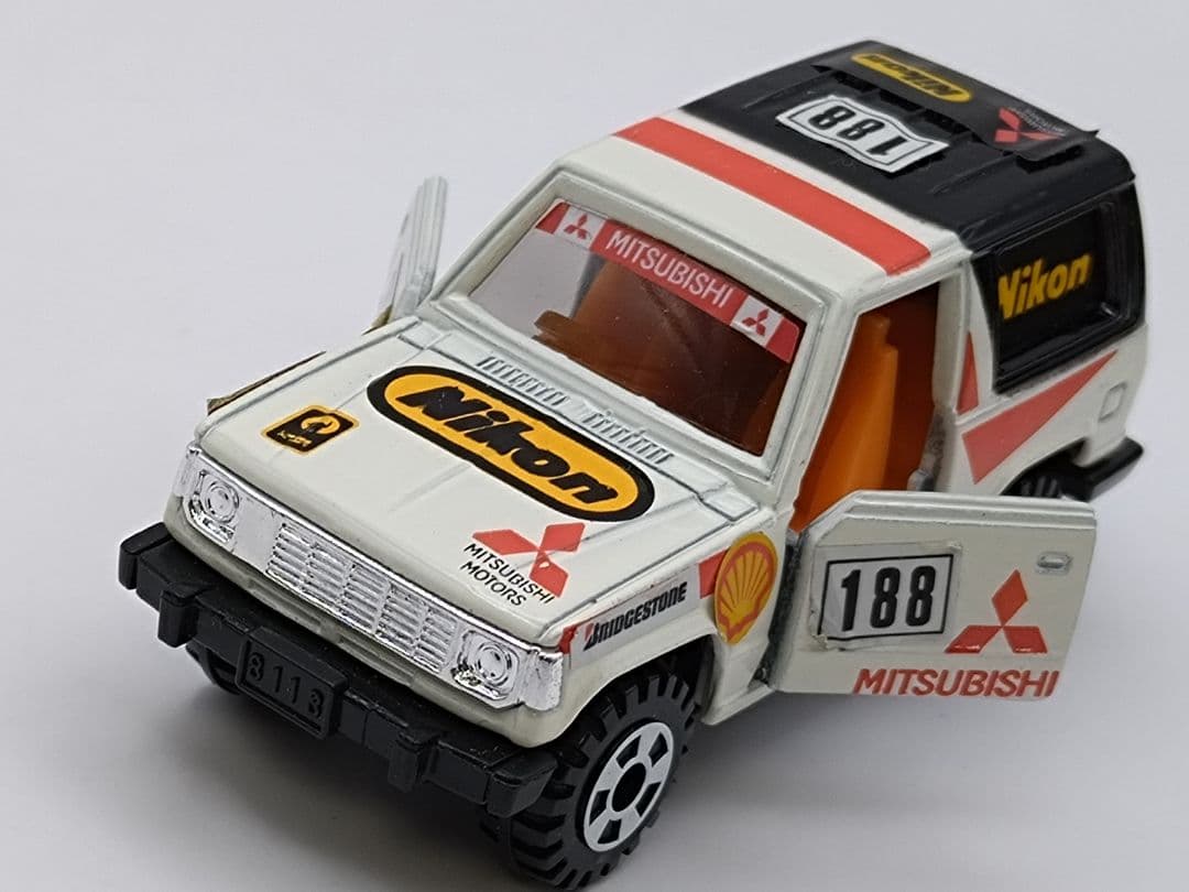トミカ黒箱６９ 三菱パジェロ　Ｎｉｋｏｎ　三菱自販特注 Mitsubishi
