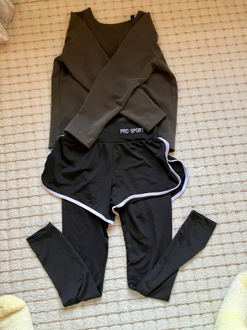 確認中☺︎フィットネス　UNIQLOシャツ＆ランパンスパッツ＆ダンスコスチューム
