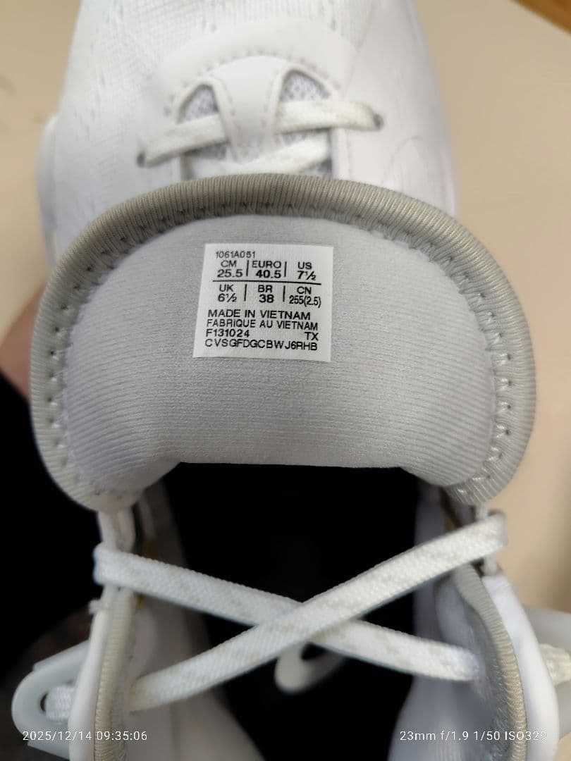 ノヴァサージロー2 美品25.5㎝　asics nova surge low 2