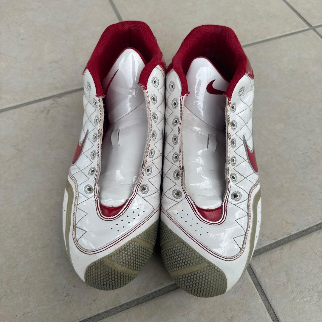 Nike ホワイト/レッド スパイクシューズ