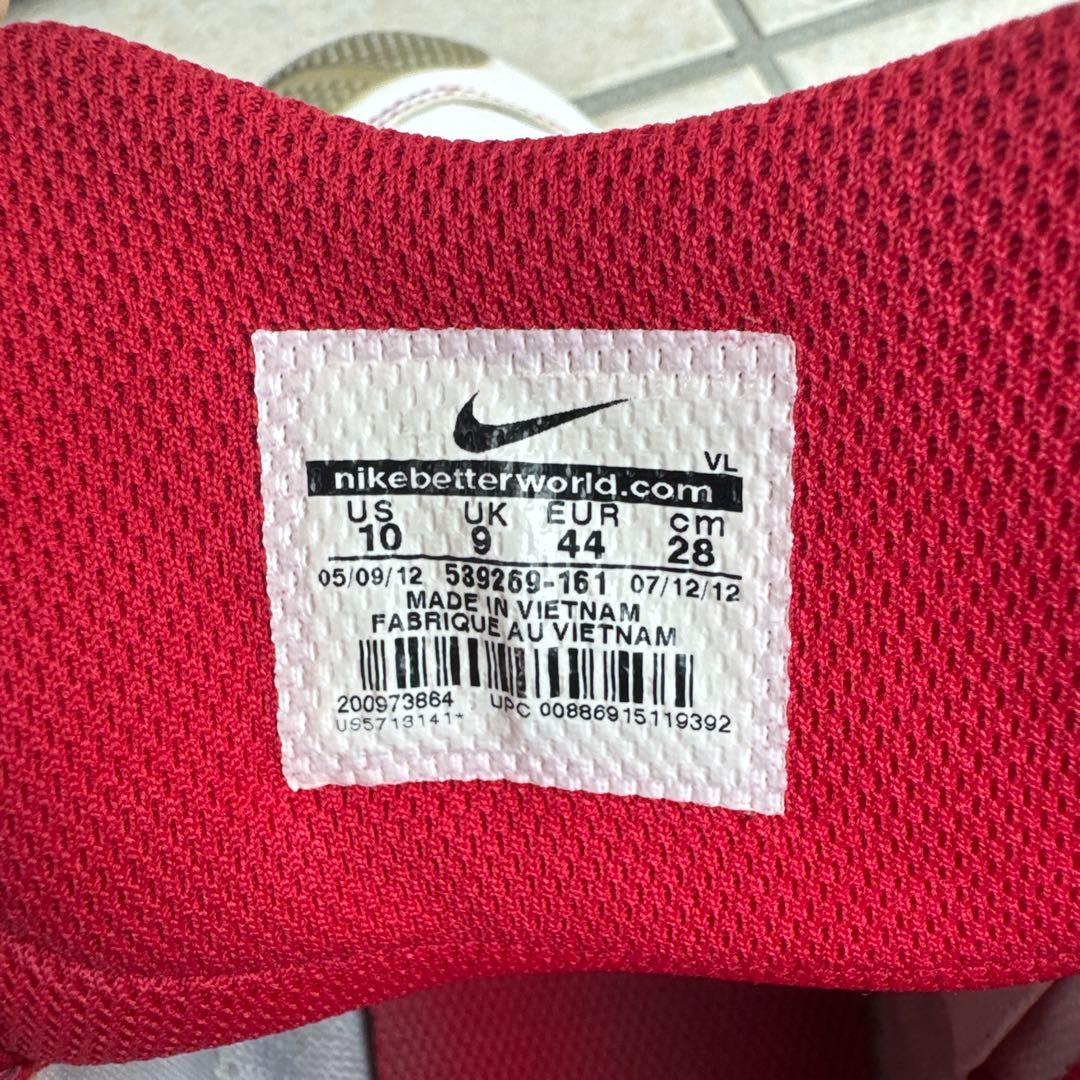 Nike ホワイト/レッド スパイクシューズ