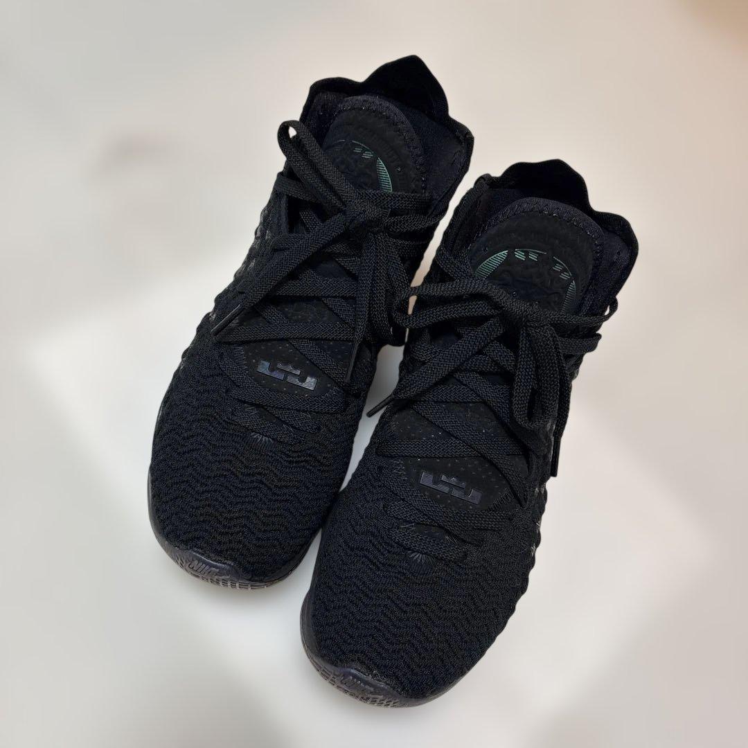 Nike LeBron 17 Global Currency スニーカー　黒