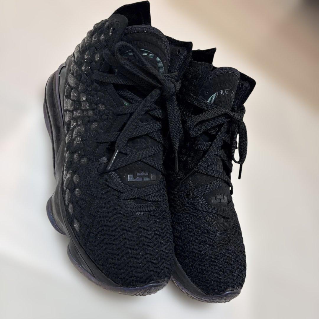 Nike LeBron 17 Global Currency スニーカー　黒
