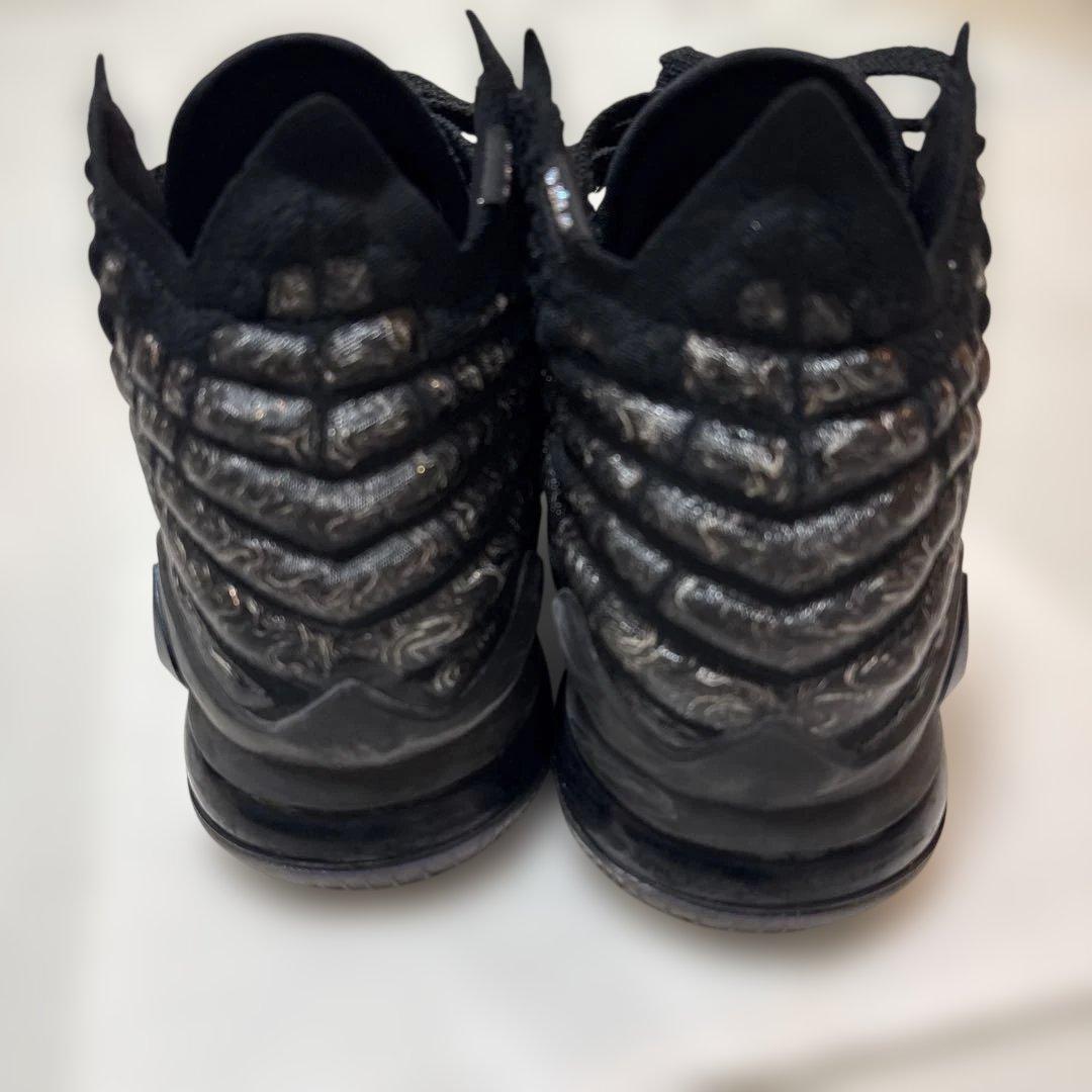 Nike LeBron 17 Global Currency スニーカー　黒