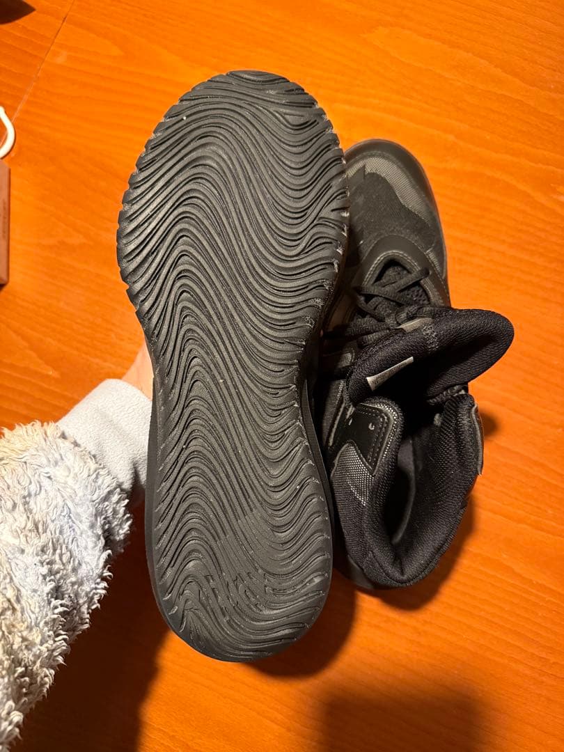 adidas バスケットボールシューズ ブラック