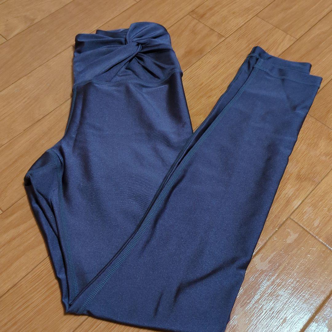 【値下げ】【新品タグ付】SUKALA Mサイズシャインストレッチツイストレギンス