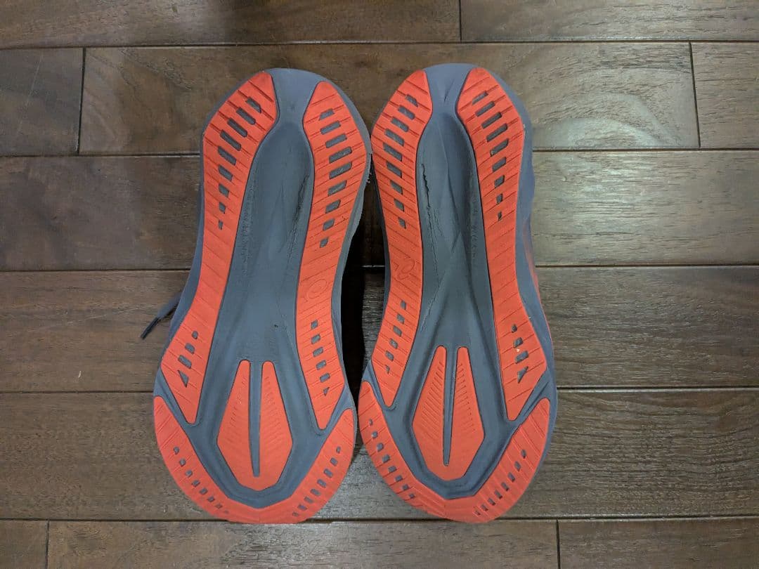 asics　アシックス　ノヴァブラスト5　26cm 厚底