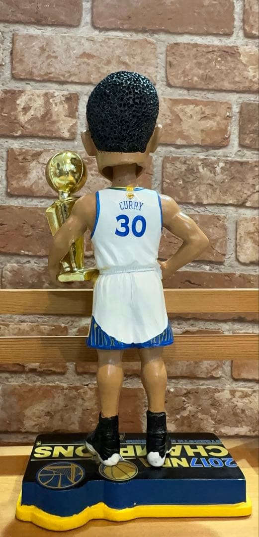 ステフィン・カリー 2017 NBA チャンピオン記念ボブルヘッド トロフィー