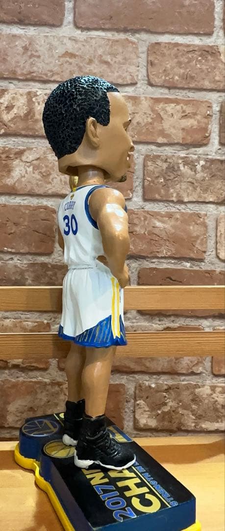 ステフィン・カリー 2017 NBA チャンピオン記念ボブルヘッド トロフィー